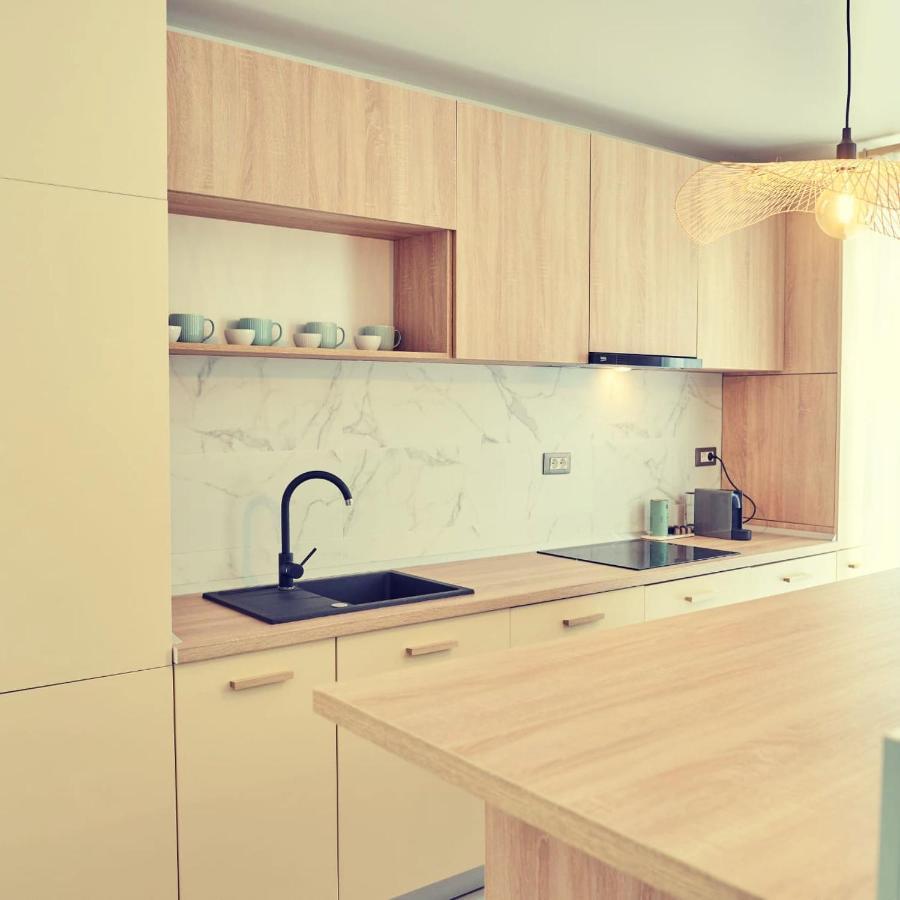 Apartment Cosmic Nord10 By Alezzi Navodari